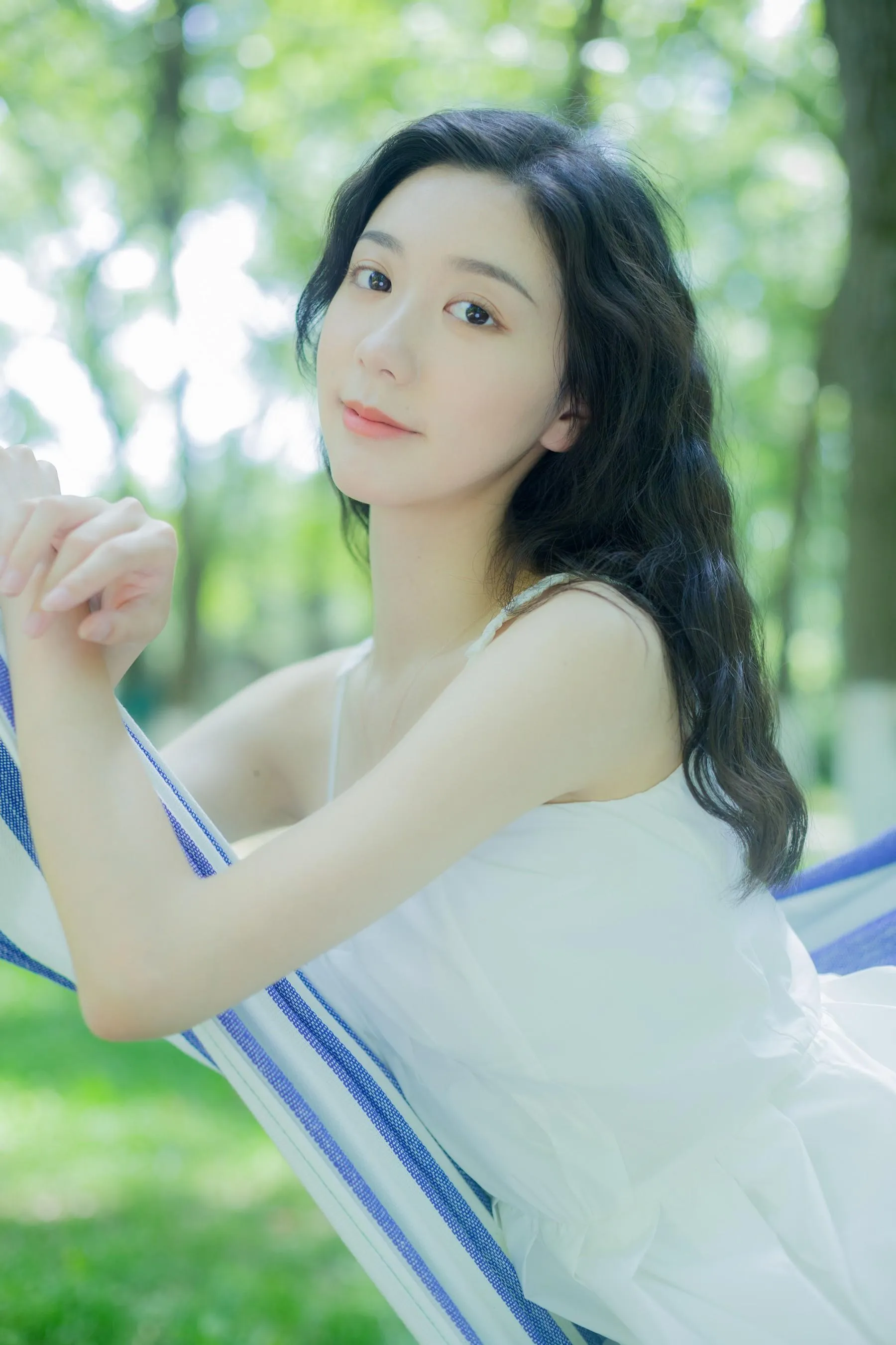 [YITUYU艺图语]2022.07.17 沉沦夏日 饲猫少女- [40P]插图2